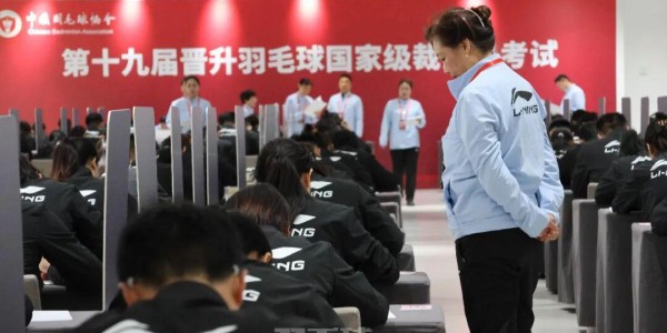 FB体育-全国青年锦标赛决出团体奖牌，年轻球员与裁判考生共迎挑战